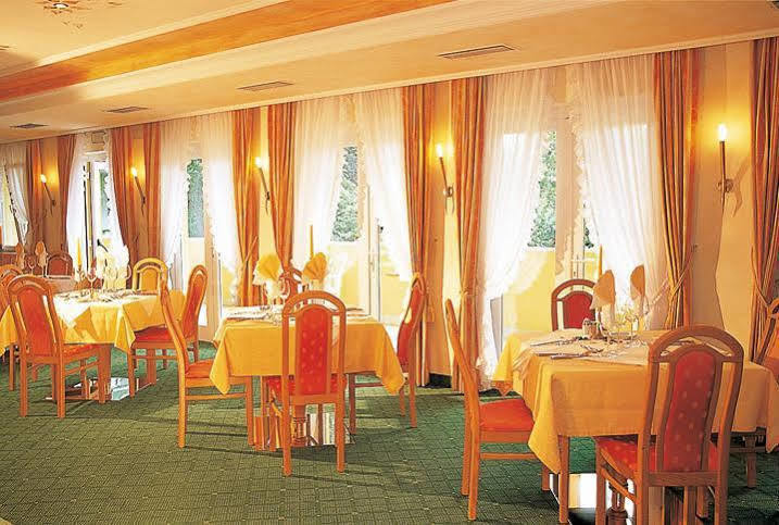 Hotel Maria Theresia Silandro Exterior photo